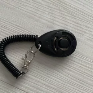 Am primit un clicker portabil pentru dresajul câinilor de la clienta T***a.