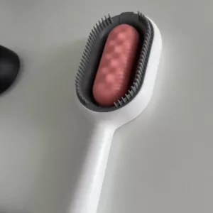 Perie pentru îndepărtarea părului de câine cu rezervor de apă primită de la clientul P**e.