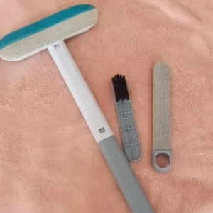 Perie pentru îndepărtarea părului de câine de pe mobilier de la clientul K***n