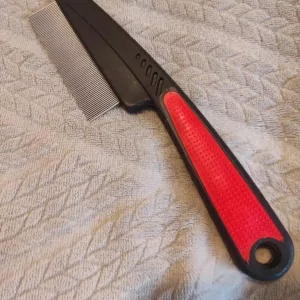 Pieptene pentru eliminarea puricilor și perie pentru căderea blănii primit de la clientul Z***j.