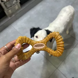 Jucărie indestructibilă din lemn pentru mestecat, primită de la clientul M****k.