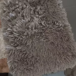 Am primit un pat pentru câini super moale și pufos de la clientul A****i.