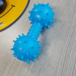 Jucărie din cauciuc în formă de ganteră cu zgomot primită de la clientul Q*****w.